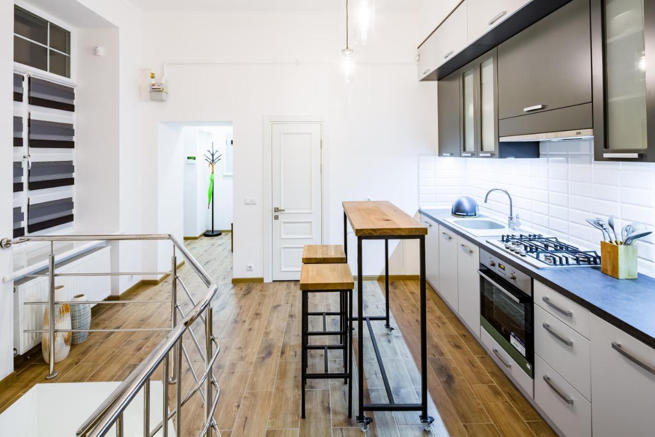 New Large 2 Bedroom In Lviv Historic Centre Exterior photo