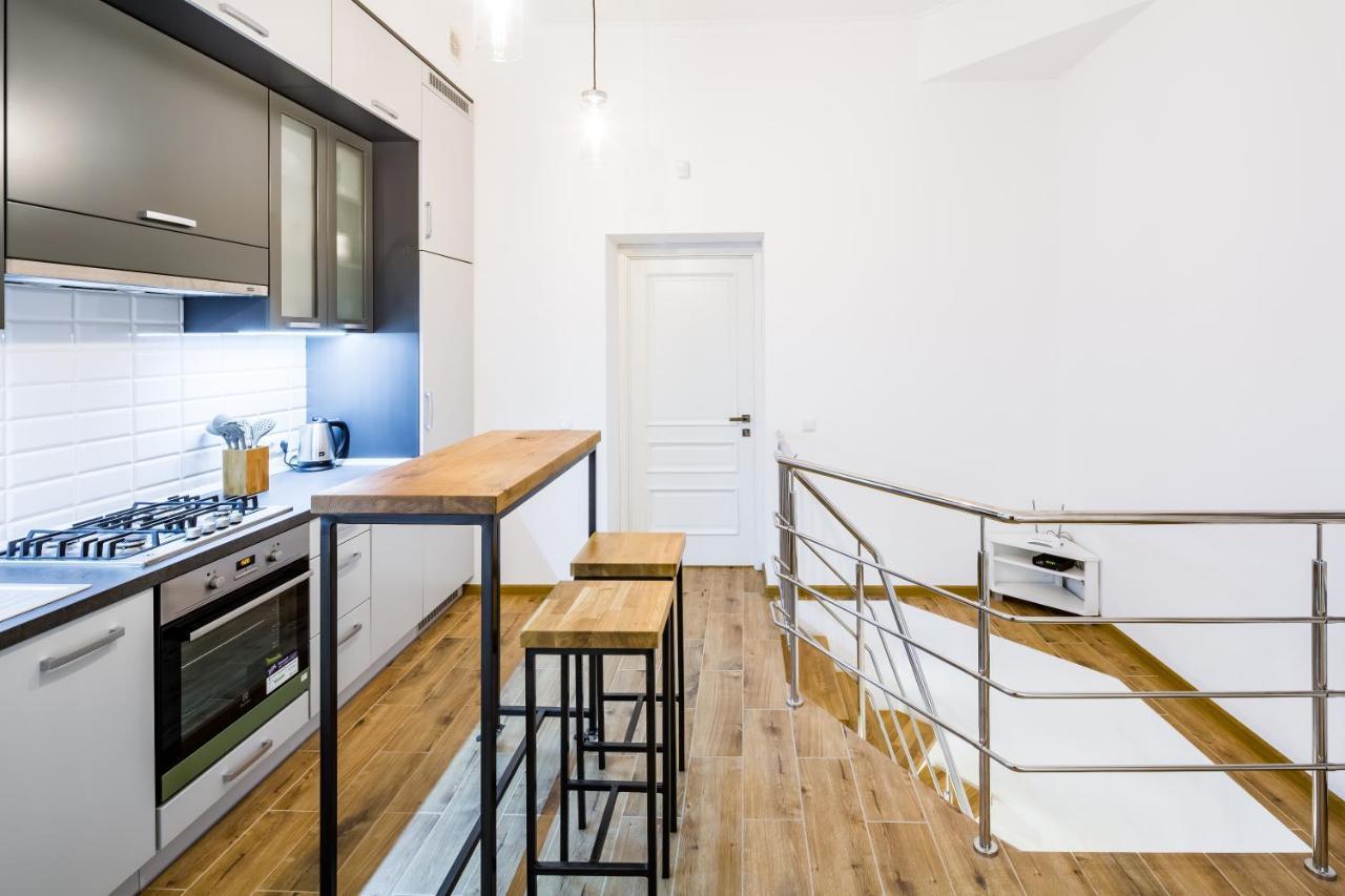 New Large 2 Bedroom In Lviv Historic Centre Exterior photo
